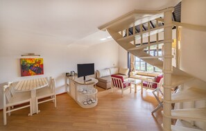 Club Duplex Family Room | Minibar (inkludert), safe på rommet og skrivebord