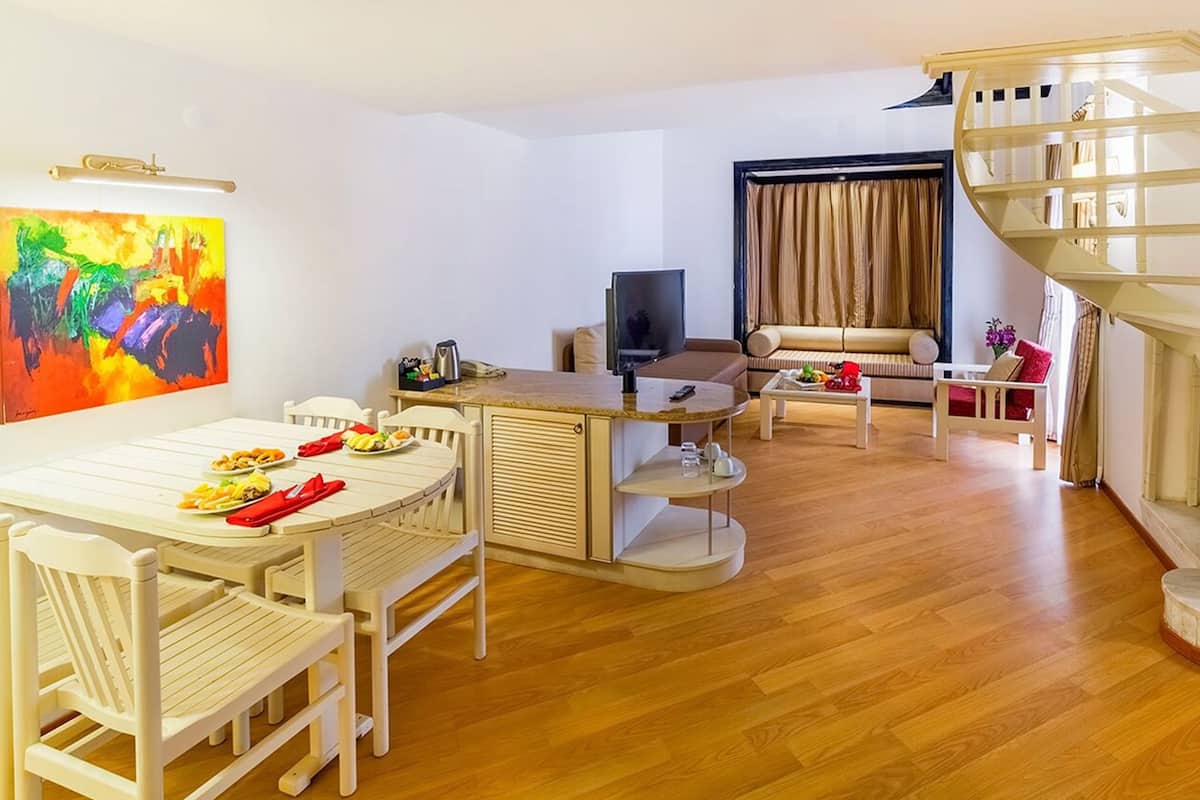 Club Duplex Family Room | 1 chambre, articles de minibar gratuits, coffre-fort, bureau