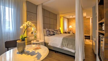 Classic-Studiosuite | Hochwertige Bettwaren, Minibar, Zimmersafe, individuell dekoriert