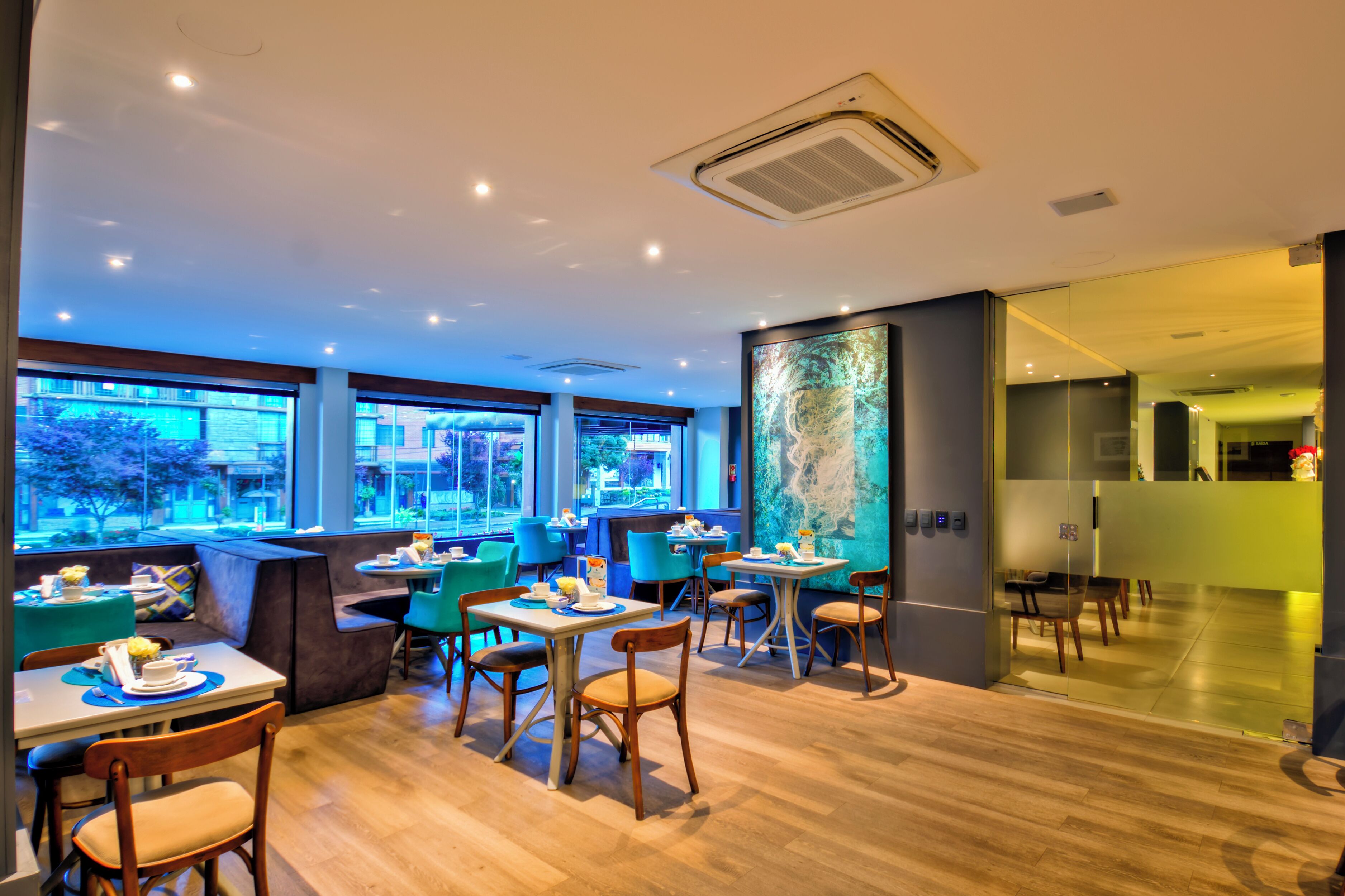 free daily continental breakfast