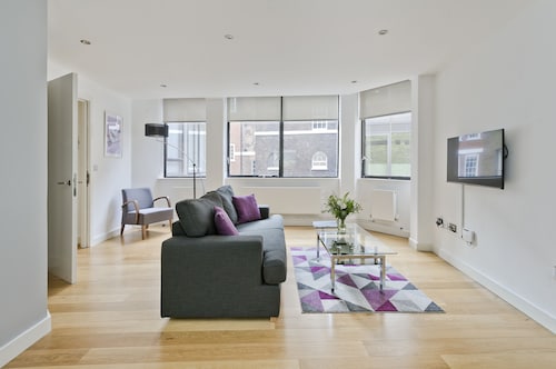 Red Lion Court by City2Stay