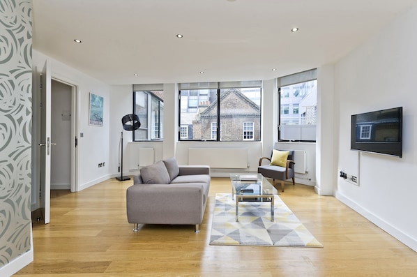 Deluxe Apartment | Living area