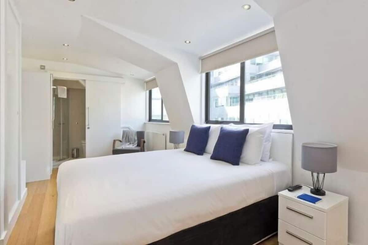 1 bedroom, premium bedding, in-room safe, laptop workspace