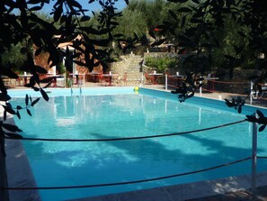 2 座室外游泳池