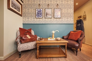 Desk, iron/ironing board, free WiFi - Harbour Inn (Helston)