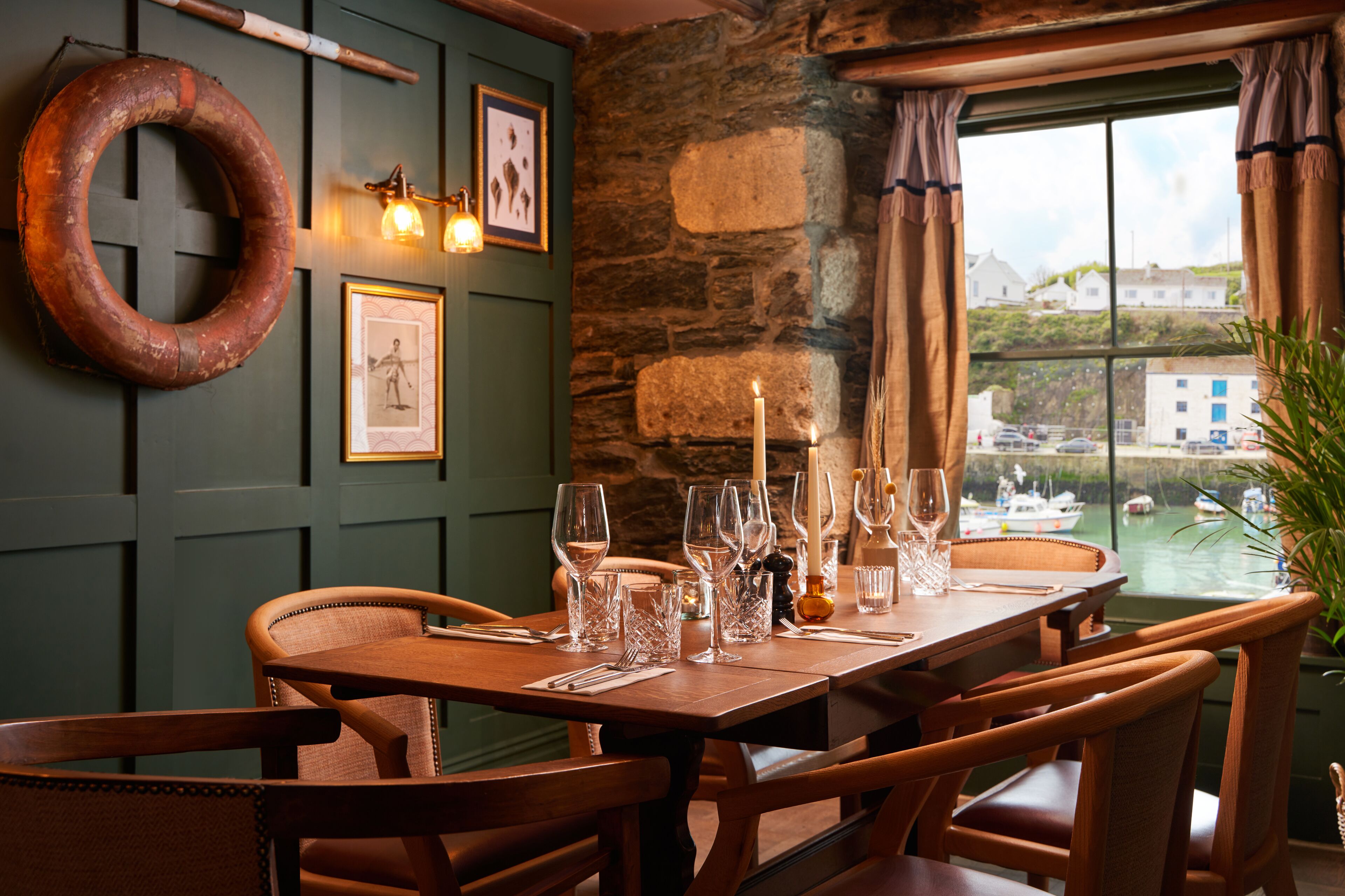 Breakfast, lunch, dinner served; local cuisine 