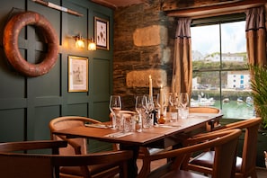 Se sirven desayunos, almuerzos, cenas y cocina local