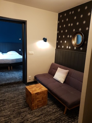 Comfort Patio Room | In-room safe, desk, soundproofing, free WiFi