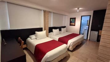 5 間臥室、羽絨被、迷你吧、客房內保險箱