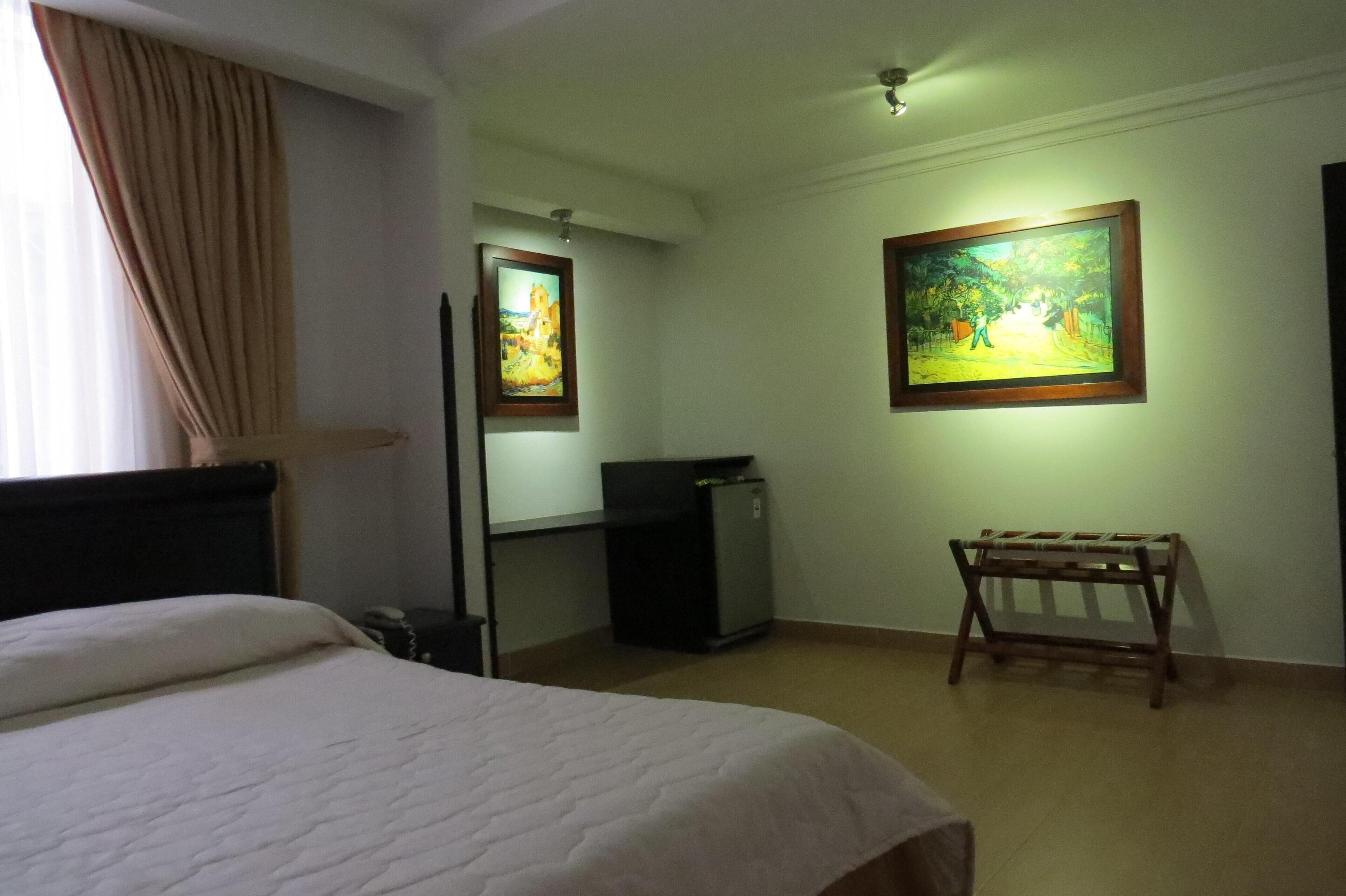 5 dormitoris, cobrellits, minibar i caixa forta a l'habitació 