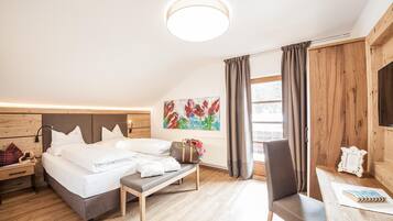 1 bedroom, premium bedding, in-room safe, desk