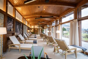 Un sauna, baño turco, tratamientos corporales, masajes suecos
