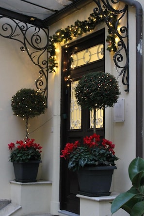 Exterior - Little Rose Residence (Rome)