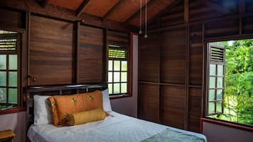 Cottage, 2 kamar tidur, pemandangan samudra | 1 kamar tidur, brankas, setrika/meja setrika, dan Wi-Fi gratis