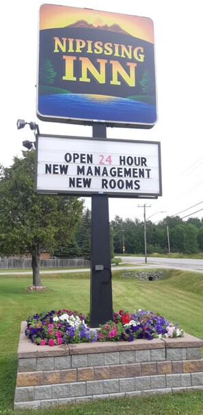 Exterior - Nipissing Inn (North Bay)