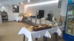 Café da manhã com buffet todos os dias mediante uma taxa