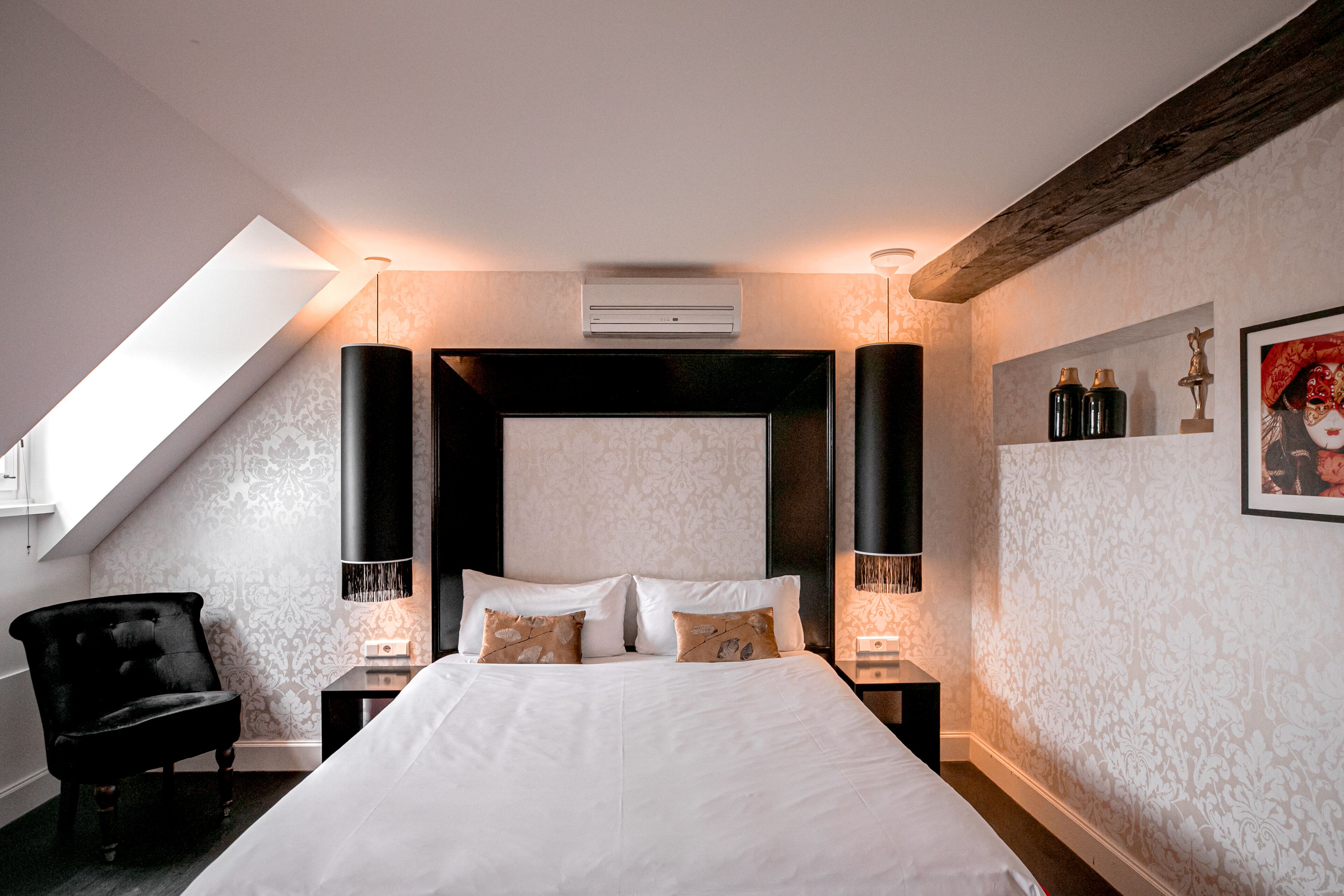 suite | egyptian cotton sheets, premium bedding, in-room safe, desk