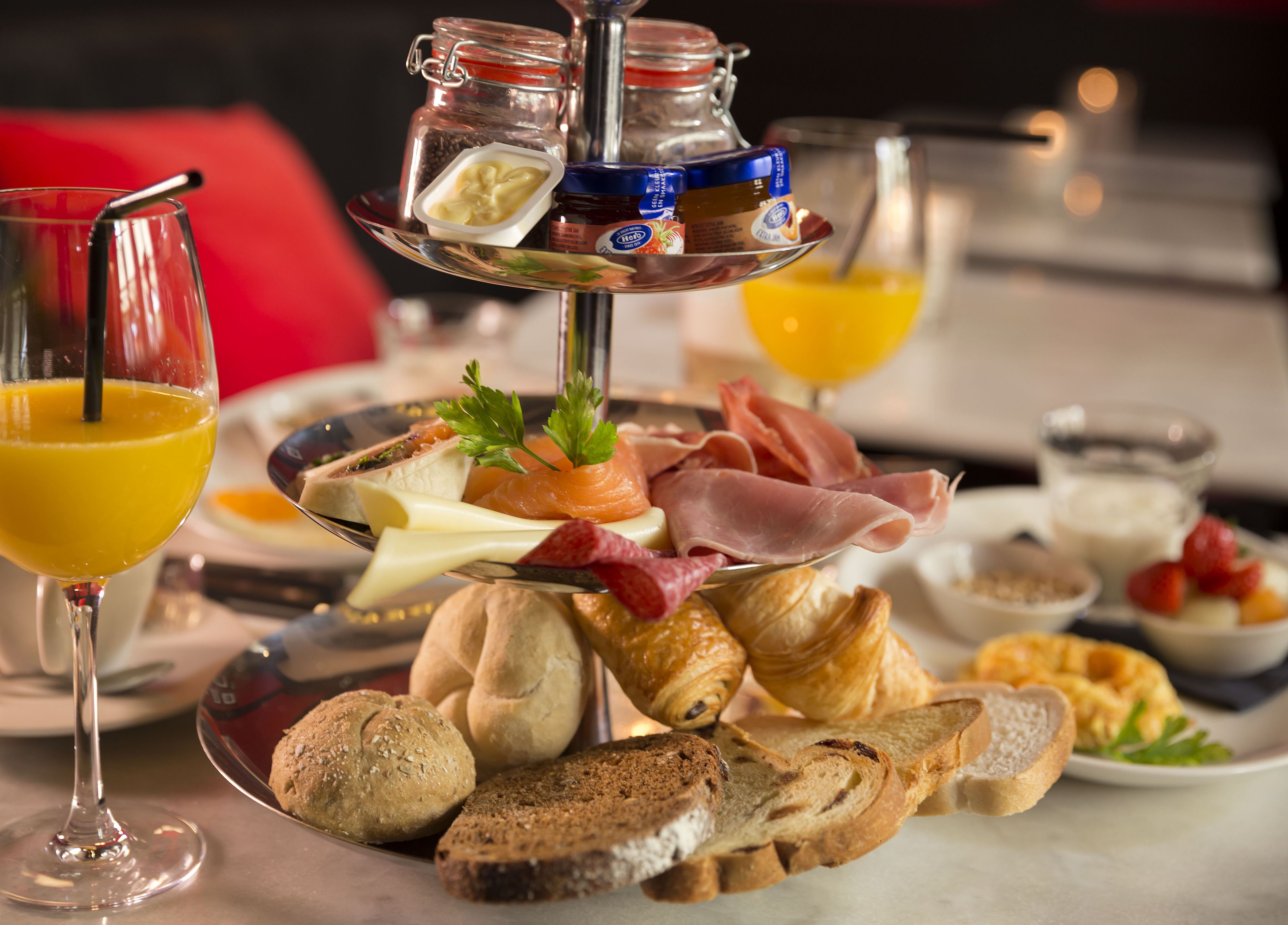 daily cooked-to-order breakfast (eur 18 per person)