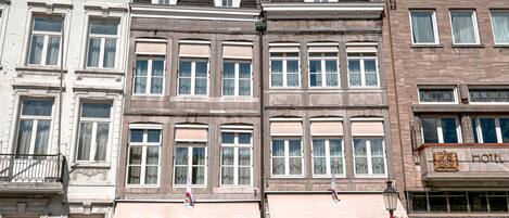 A row of European-style buildings with a café in front.