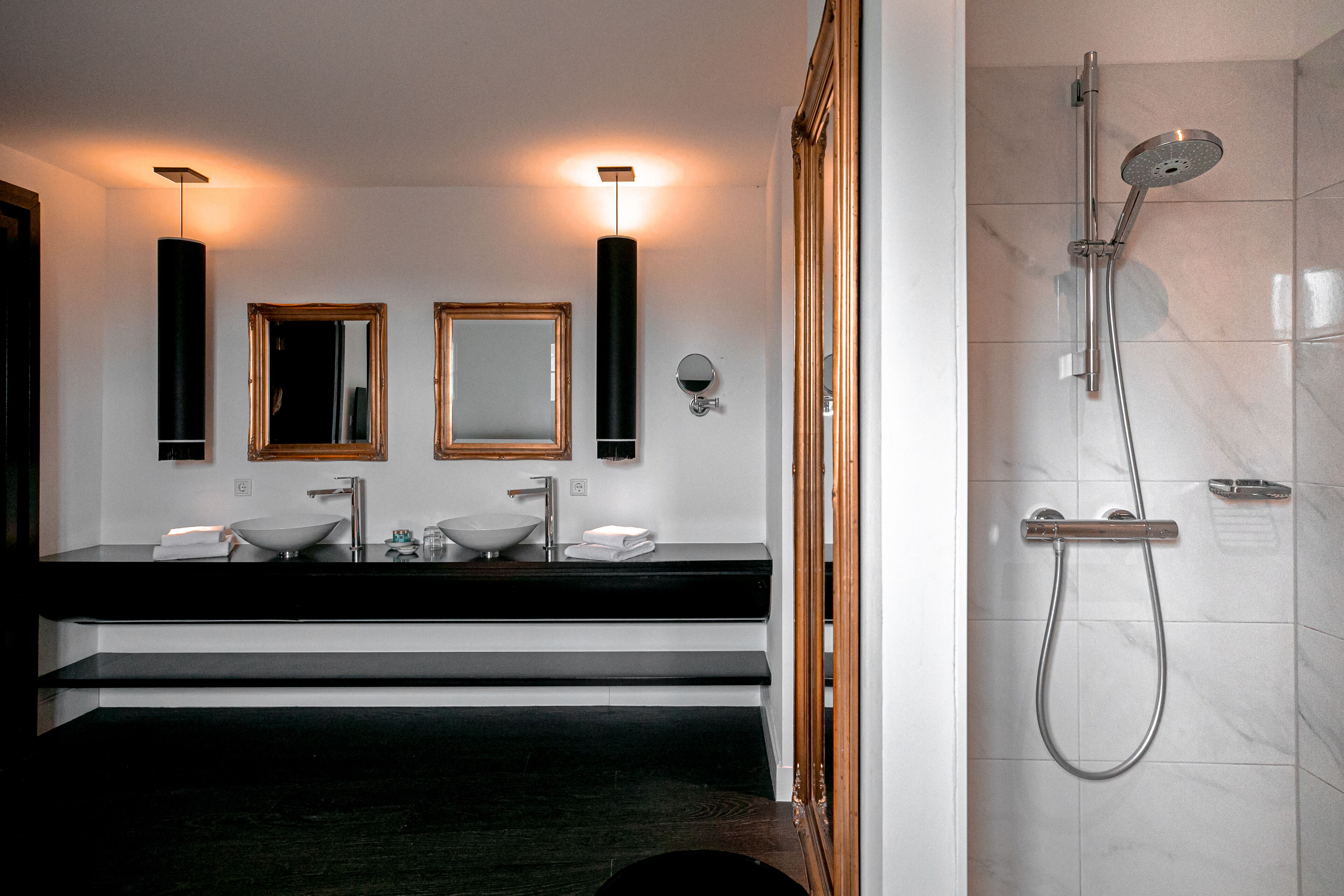 suite | bathroom | free toiletries, hair dryer, towels