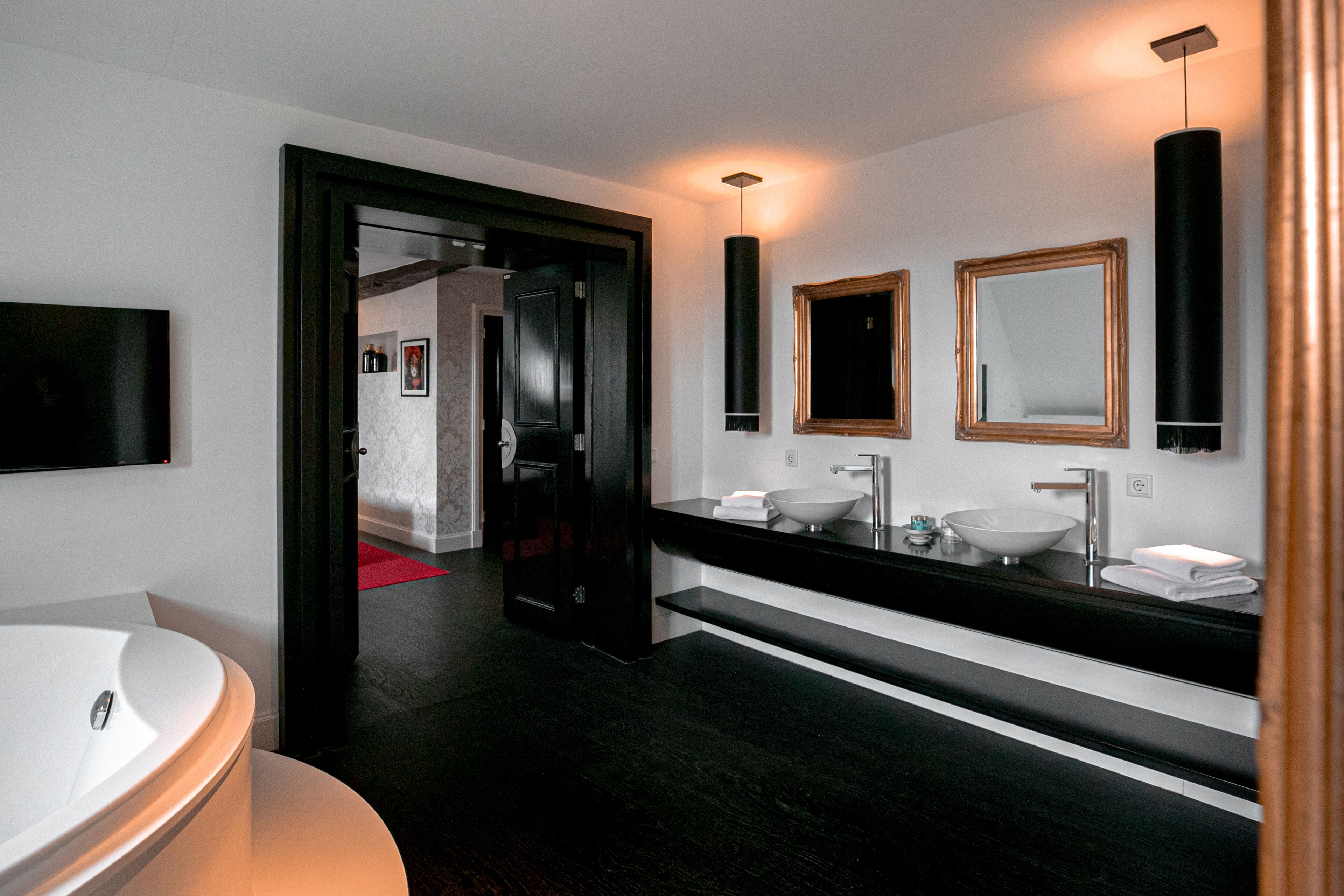 suite | bathroom | free toiletries, hair dryer, towels