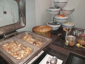 Free daily buffet breakfast  - Hotel-Restaurant Druidenstein (Oberharz am Brocken)