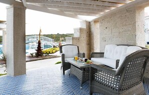 2 ravintolaa, joissa tarjoillaan aamiainen ja lounas; merenantimet 