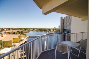 Condo, 3 habitaciones, vista al lago | Balcón