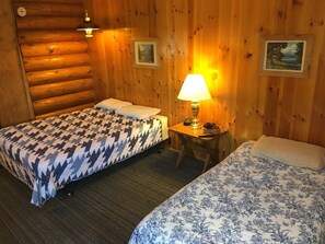 1 Queen and 1 Single Bed Cabin | 筆電工作空間、免費無線上網、床單