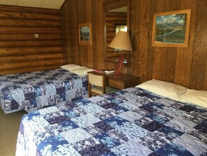 2 Queen Bed Cabin | Laptop workspace, free WiFi, bed sheets - Branding Iron Inn (Dubois)