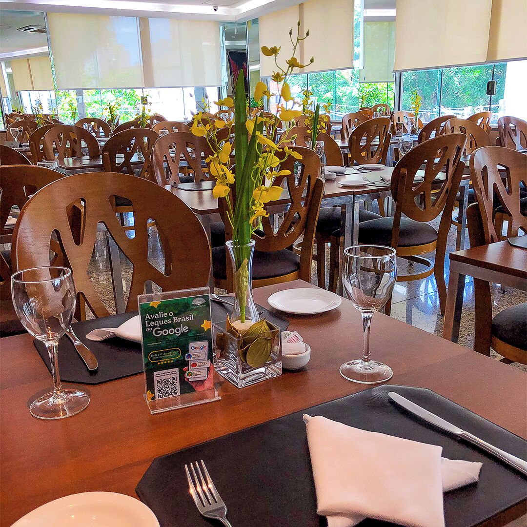 breakfast, lunch, dinner served; international cuisine