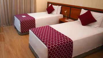 Superior Twin Room | Minibar, in-room safe, desk, blackout drapes