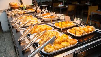 Café da manhã com buffet todos os dias mediante uma taxa