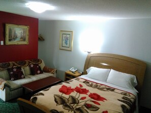 Habitació, 1 llit de matrimoni | Escriptori, wifi gratuïta i roba de llit 