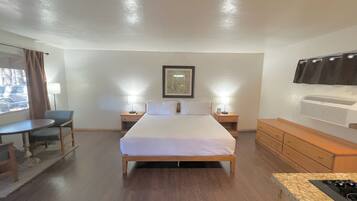 Blackout drapes, free WiFi, bed sheets