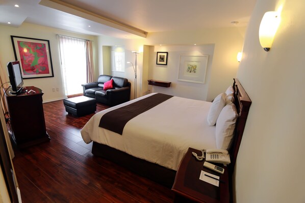 Junior Suite | Premium bedding, in-room safe, desk, iron/ironing board - Hotel Casa Torres (Zacatecas)