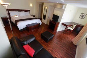 Junior Suite | Premium bedding, in-room safe, desk, iron/ironing board - Hotel Casa Torres (Zacatecas)