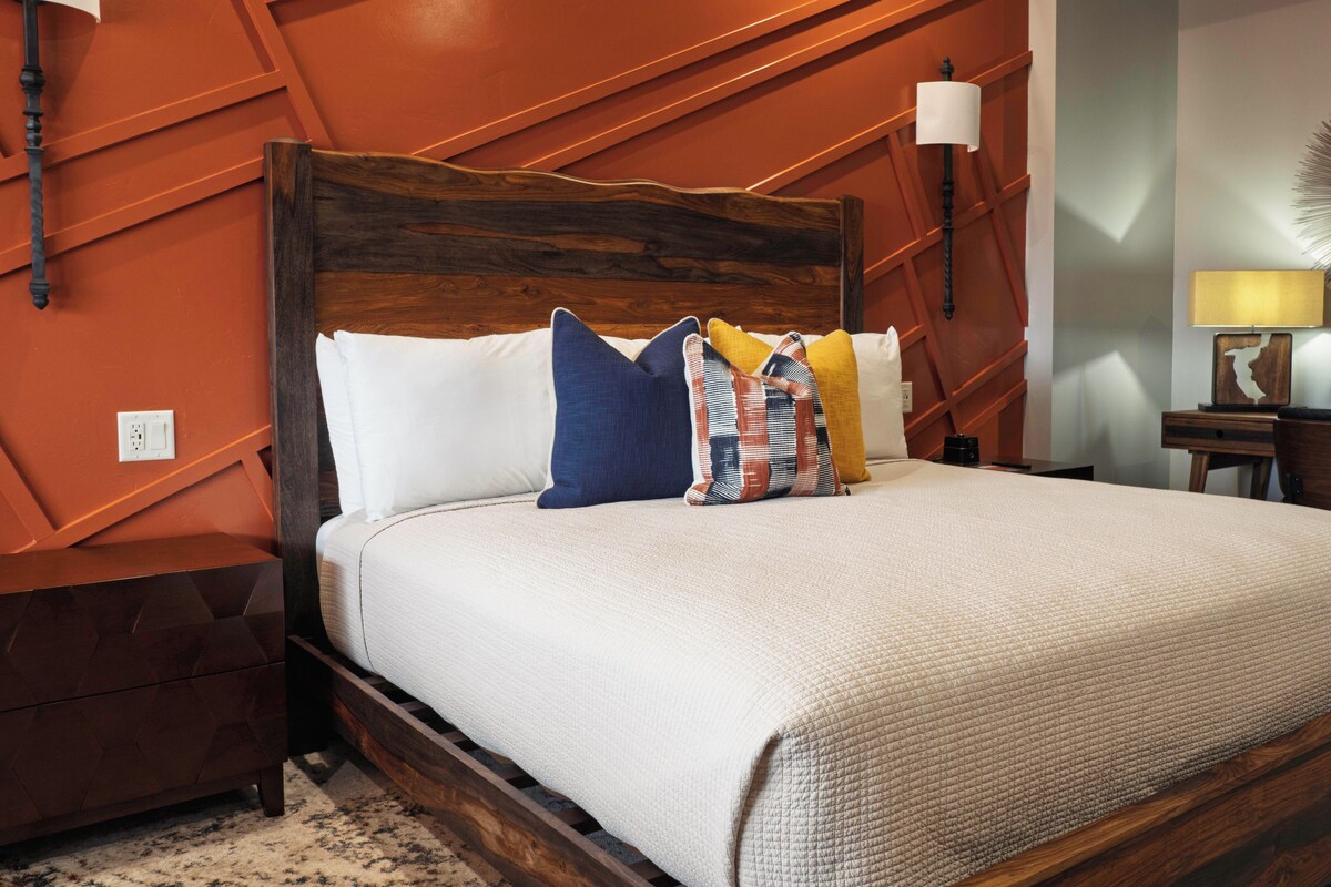 Ropa de cama hipoalergénica, colchones con pillow-top y escritorio 