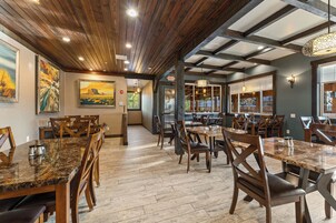 Se sirven cenas y cocina americana