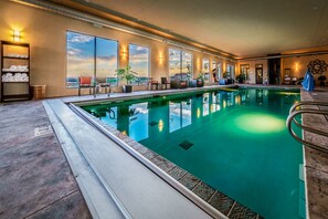 Indoor pool - Desert Rose Resort & Cabins (Bluff)