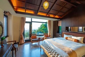 Décor unique, ameublement unique, bureau, rideaux d’obscurcissement