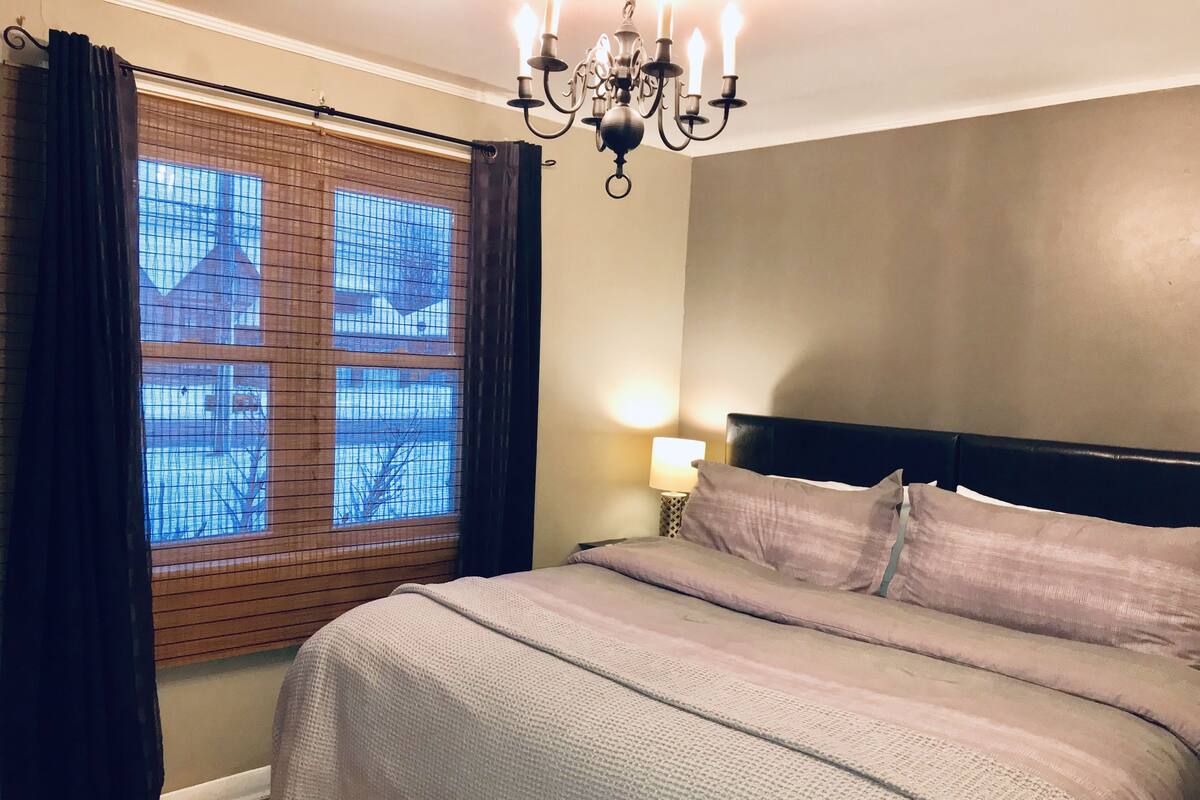 Luxe beddengoed, een bureau, een strijkplank/strijkijzer, gratis wifi