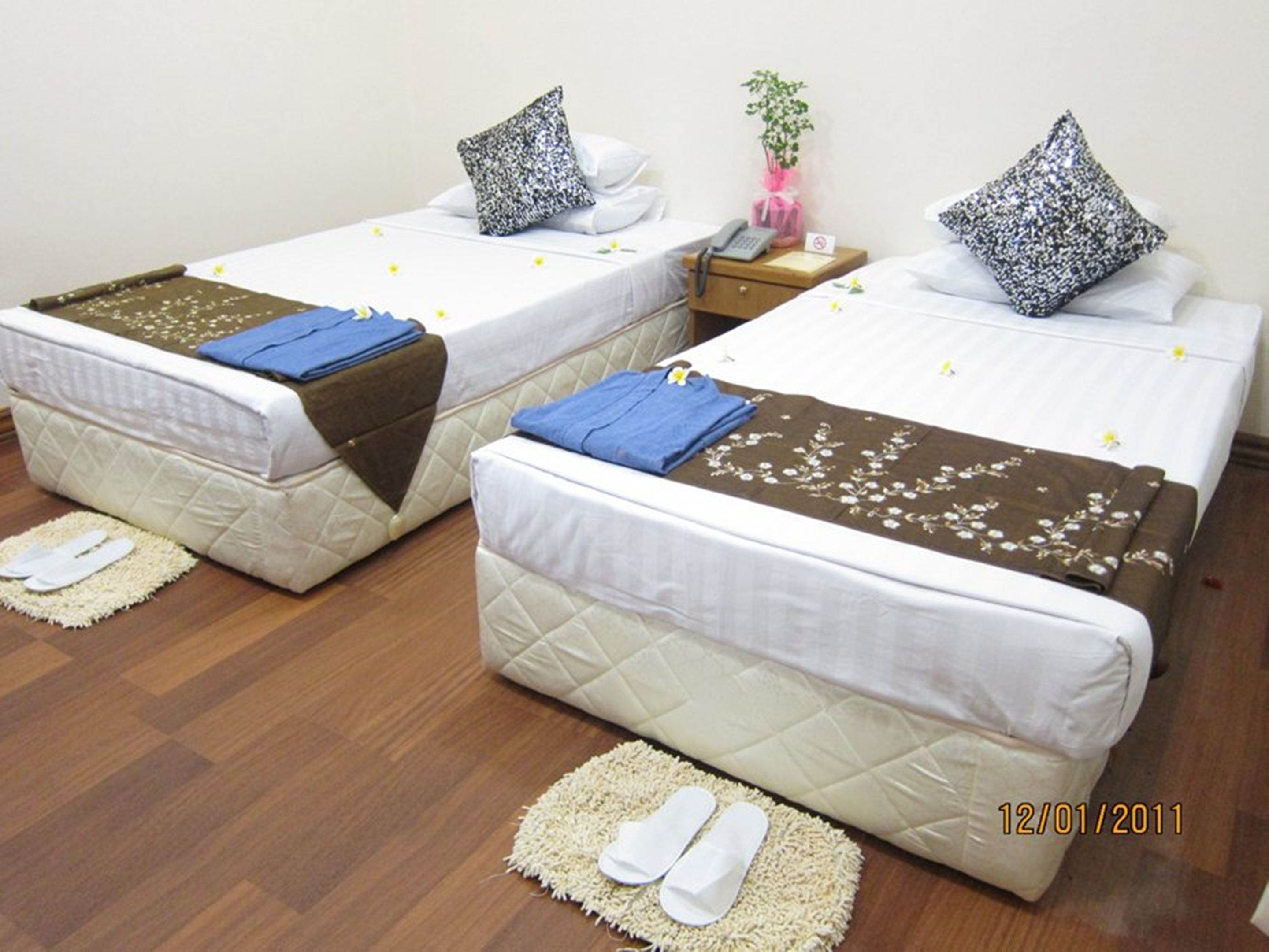 in-room safe, desk, blackout curtains, soundproofing