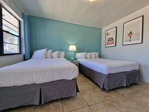 Comfort tweepersoonskamer, 2 queensize bedden, niet-roken, koelkast & magnetron | Luxe beddengoed, gratis wifi, beddengoed