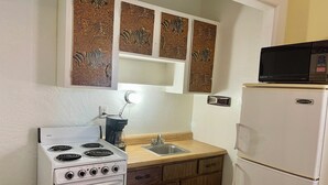 Elite Studio Suite, 2 Queen Beds | Private kitchen - Ocean Holiday Motel (Daytona Beach)
