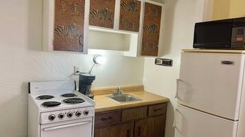 Elite Studio Suite, 2 Queen Beds | Private kitchen | Full-size fridge, microwave, espresso maker, cookware/dishes/utensils