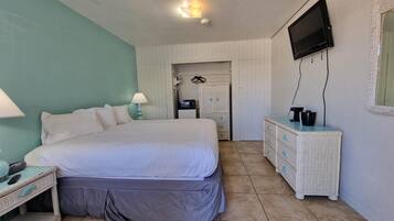 Executive Room, Non Smoking, Refrigerator & Microwave | Premium bedding, free WiFi, bed sheets