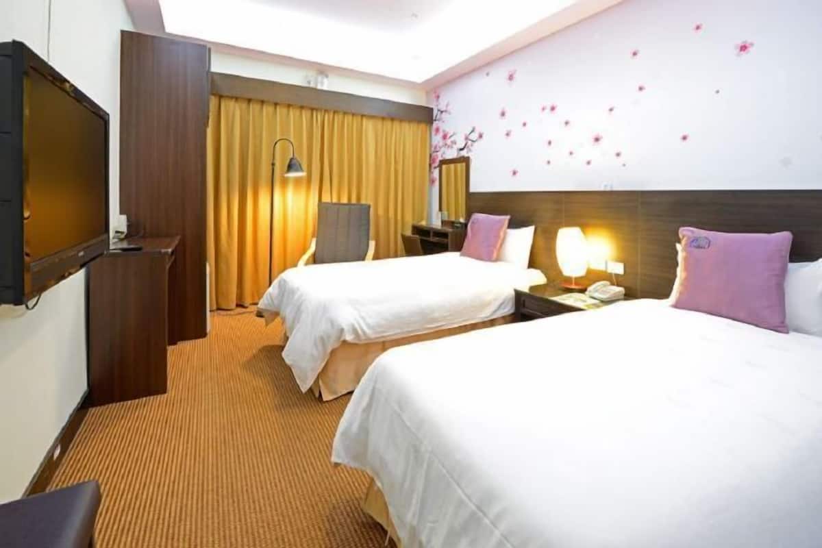 Individually decorated, desk, blackout drapes, free WiFi