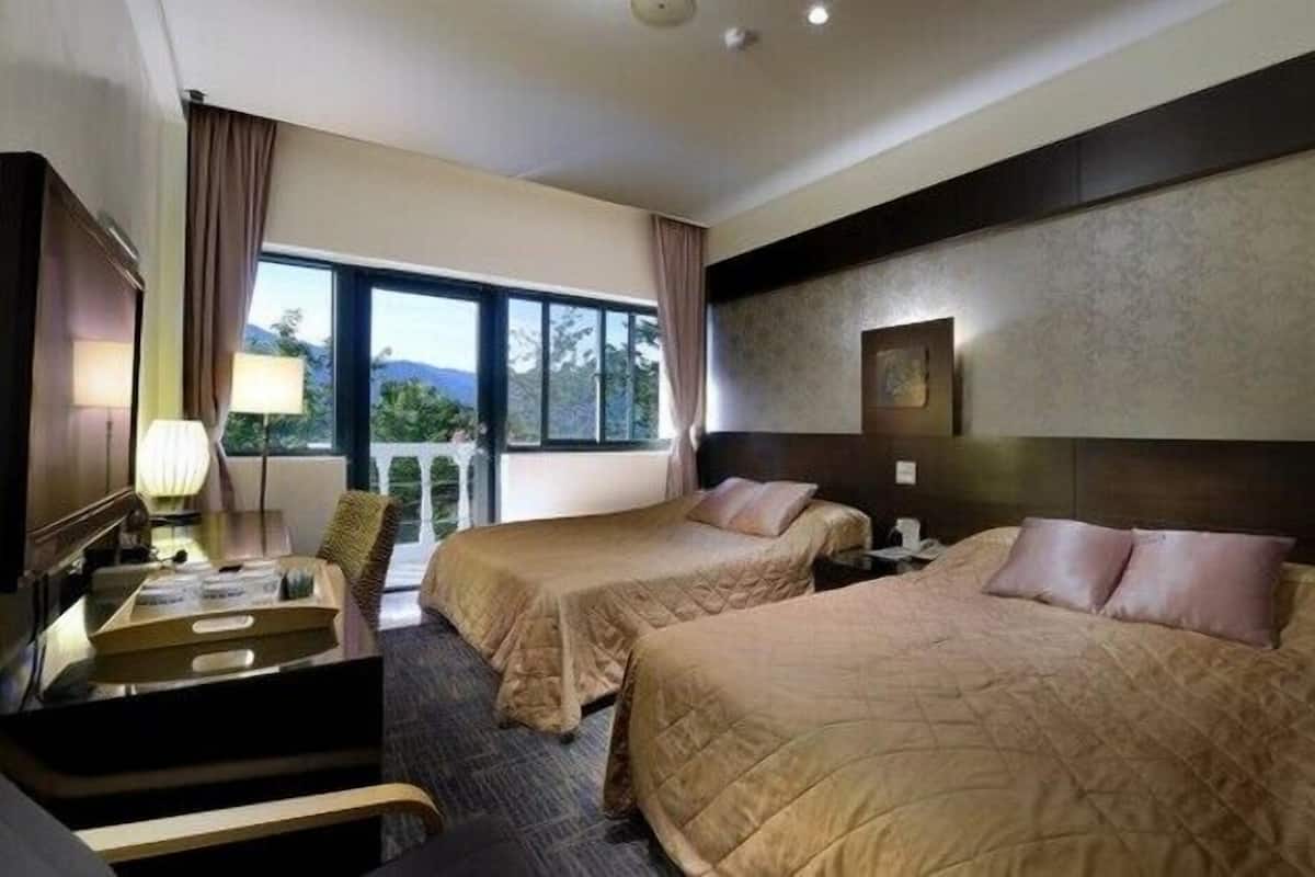 Individually decorated, desk, blackout drapes, free WiFi