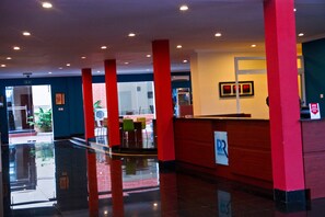 Lobby - Birdrock Hotel (Anomabo)